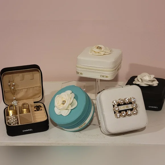 CHOICE OF 1 Jewelry box wrapped with Authentic ribbon - Picture 1 of 7